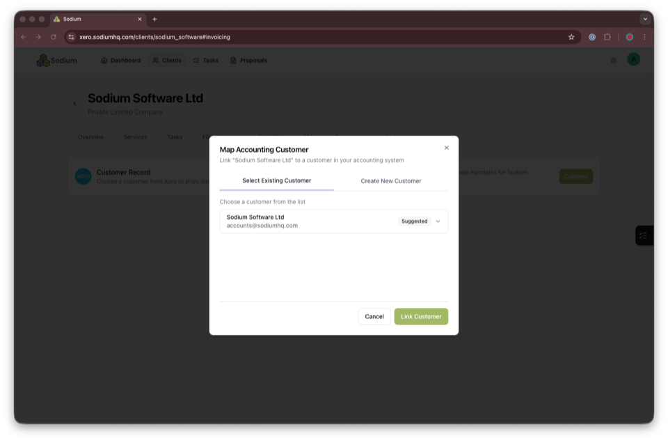 Customer mapping dialog showing Xero contact search and Link Customer button